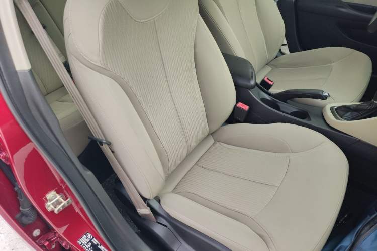 Used Buick GT 2015 15N Automatic Elite Version Right Front Seat