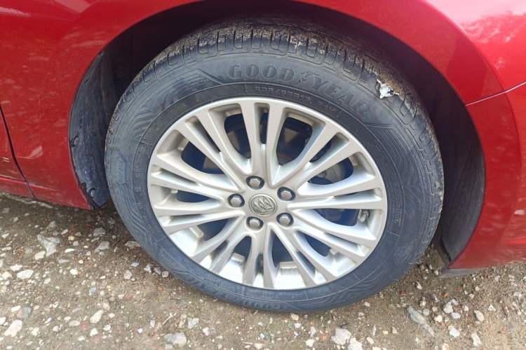 Used Buick GT 2015 15N Automatic Elite Version Right Front Wheel Hub