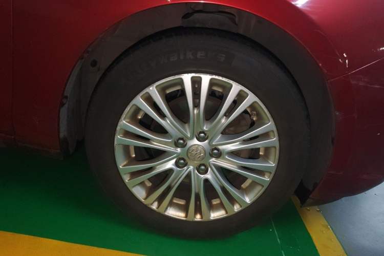 Used Buick GT 2015 15N Automatic Elite Version Right Front Wheel Hub