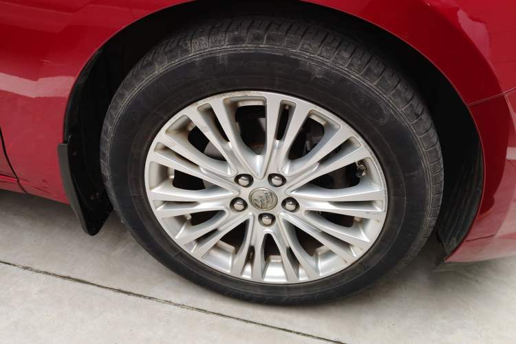 Used Buick GT 2015 15N Automatic Elite Version Right Front Wheel Hub