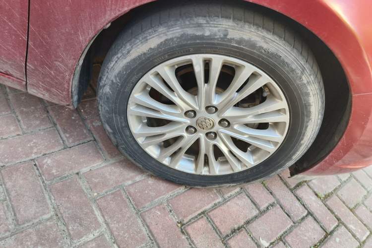 Used Buick GT 2015 15N Automatic Elite Version Right Front Wheel Hub