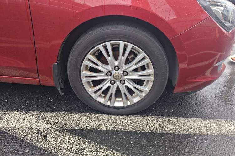 Used Buick GT 2015 15N Automatic Elite Version Right Front Wheel Hub