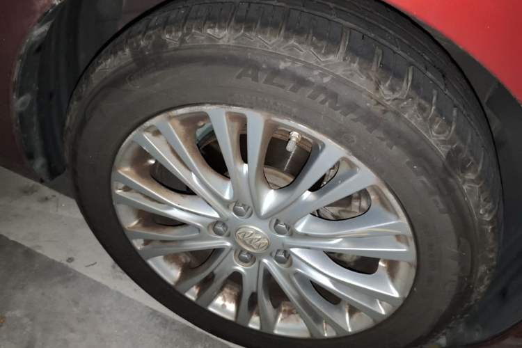 Used Buick GT 2015 15N Automatic Elite Version Right Front Wheel Hub