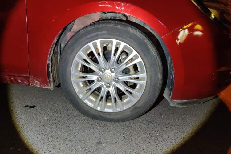 Used Buick GT 2015 15N Manual Luxury Version Right Front Wheel Hub