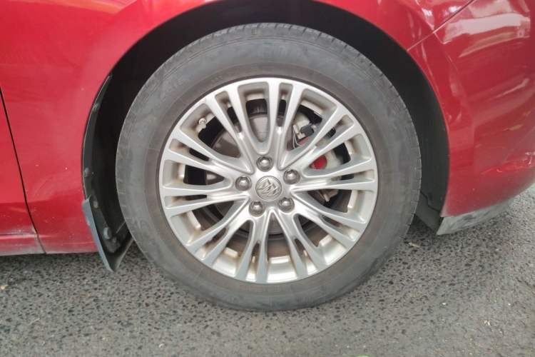 Used Buick GT 2015 15N Automatic Deluxe Edition Right Front Wheel Hub