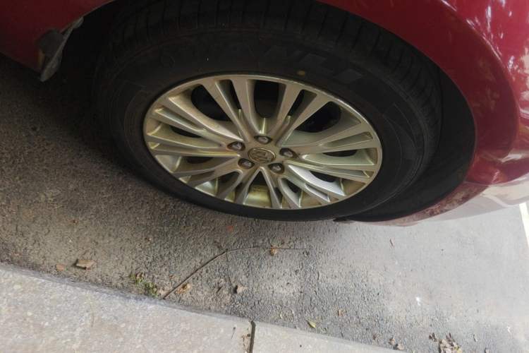 Used Buick GT 2015 15N Automatic Elite Version Right Front Wheel Hub