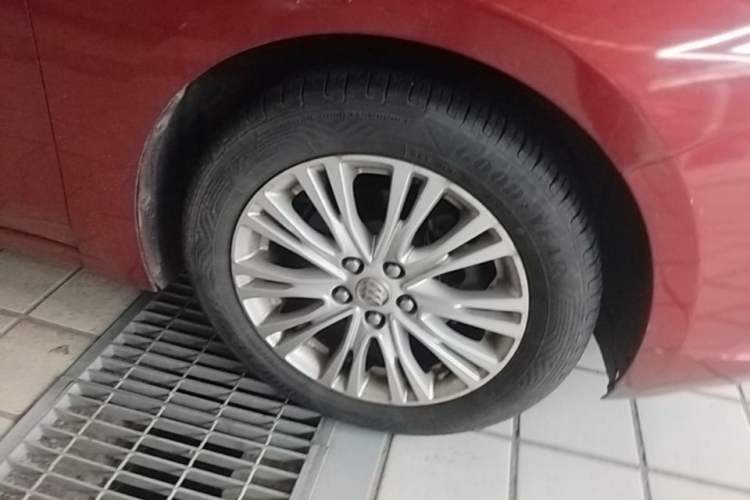 Used Buick GT 2015 15N Manual Elite Edition Right Front Wheel Hub