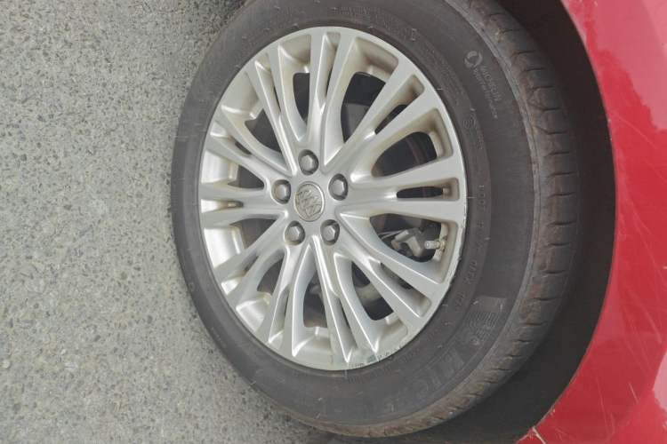 Used Buick GT 2015 15N Automatic Elite Version Right Front Wheel Hub