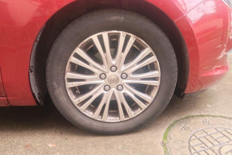 Used Buick GT 2015 15N Automatic Elite Version Right Front Wheel Hub