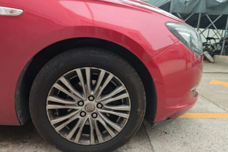 Used Buick GT 2015 15N Manual Elite Edition Right Front Wheel Hub