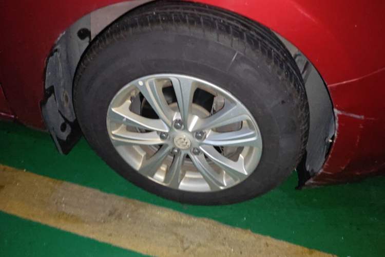 Used Buick GT 2015 15N Automatic Entry-Level Trim Right Front Wheel Hub