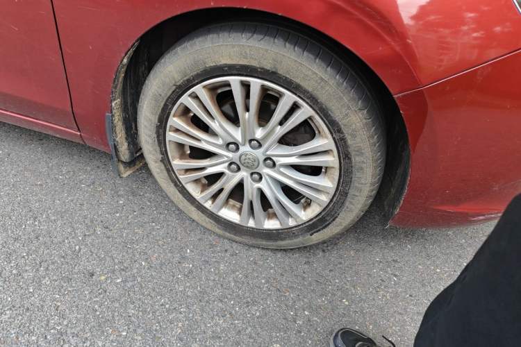 Used Buick GT 2015 15N Automatic Elite Version Right Front Wheel Hub