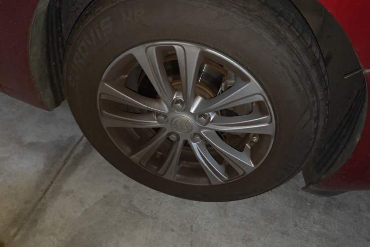 Used Buick GT 2015 15N Automatic Entry-Level Trim Right Front Wheel Hub