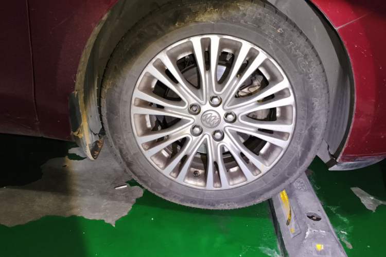 Used Buick GT 2015 15N Automatic Deluxe Edition Right Front Wheel Hub