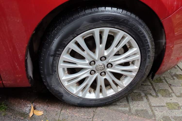 Used Buick GT 2015 15N Automatic Deluxe Edition Right Front Wheel Hub
