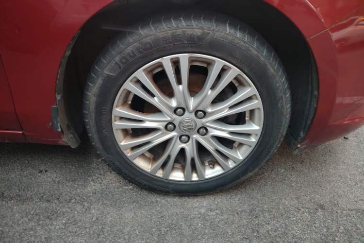 Used Buick GT 2015 15N Automatic Elite Version Right Front Wheel Hub