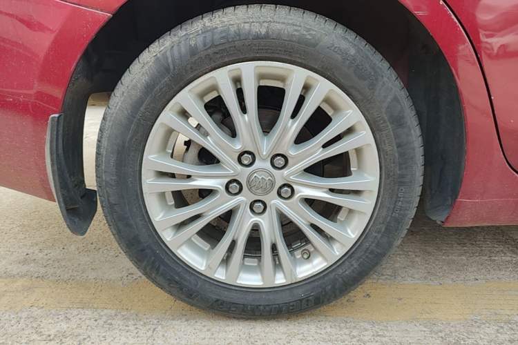 Used Buick GT 2015 15N Automatic Elite Version Right Rear Wheel Hub