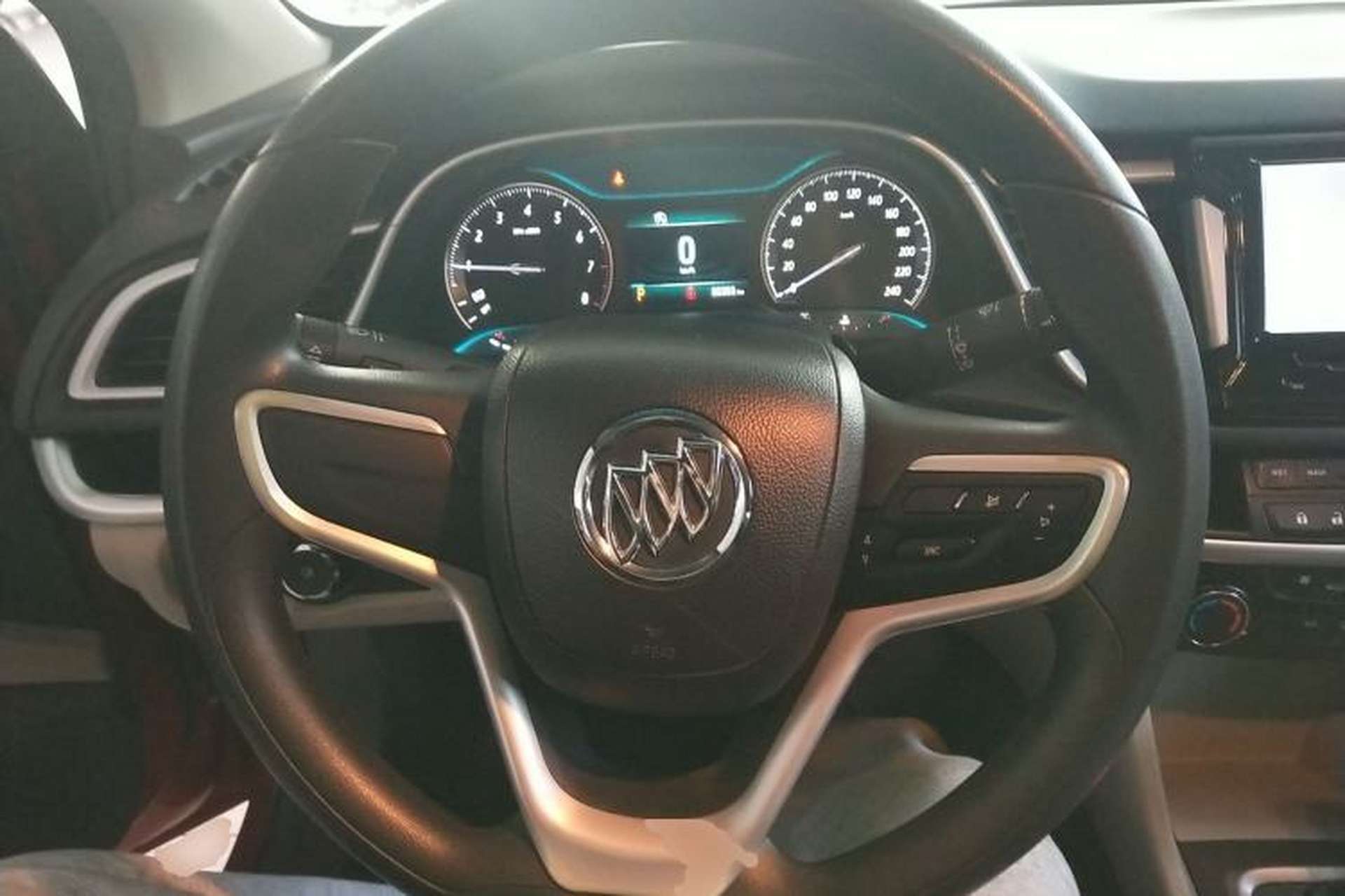 Used Buick GT 2015 15N Automatic Elite Version Steering Wheel