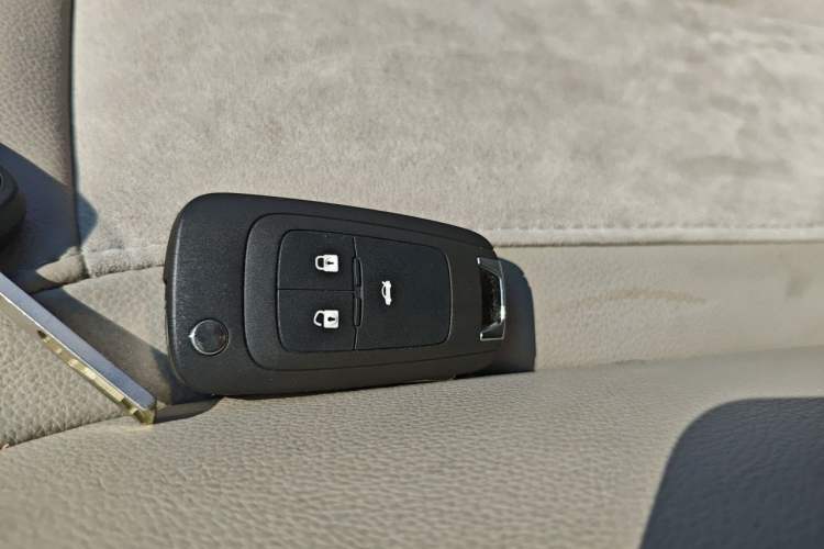 Used Buick GT 2015 15N Automatic Deluxe Edition Vehicle Key