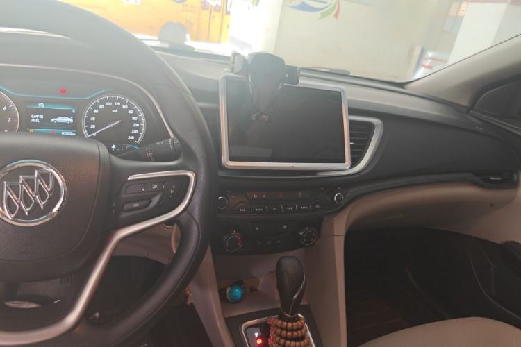 Used Buick GT 2015 15N Automatic Elite Version Center Console