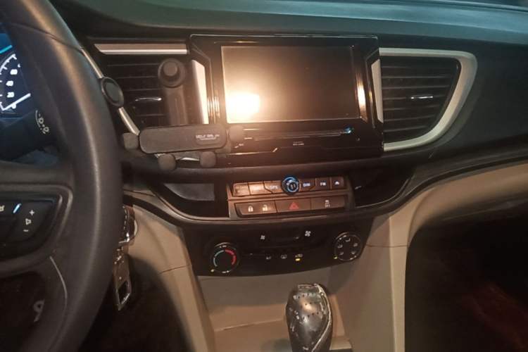 Used Buick GT 2015 15N Automatic Elite Version Center Console
