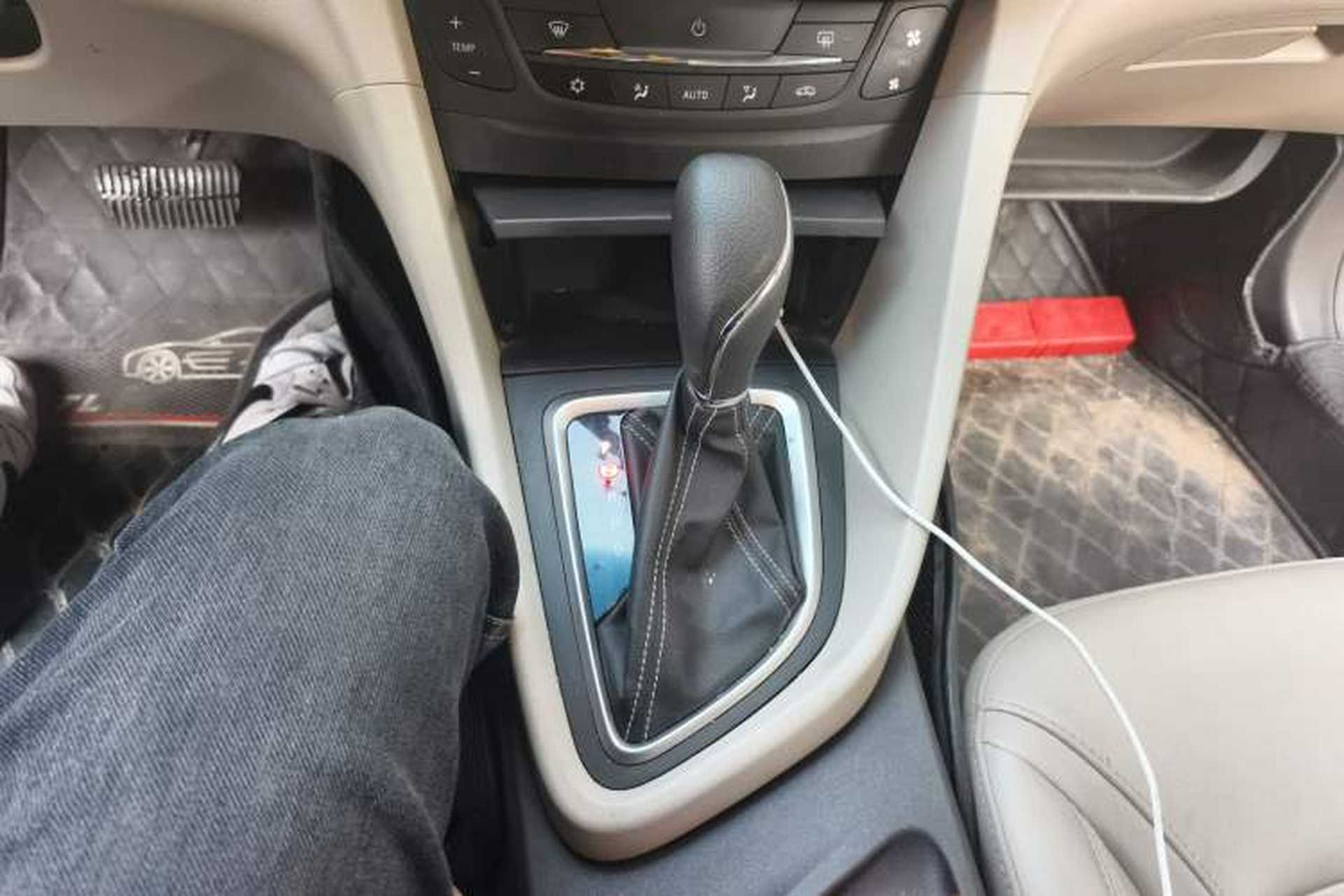 Used Buick GT 2015 15N Automatic Deluxe Edition Gear Lever