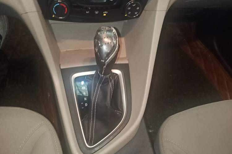Used Buick GT 2015 15N Automatic Elite Version Gear Lever