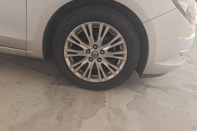 Used Buick GT 2015 15N Automatic Elite Version Right Front Wheel Hub