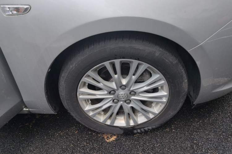 Used Buick GT 2015 15N Automatic Deluxe Edition Right Front Wheel Hub