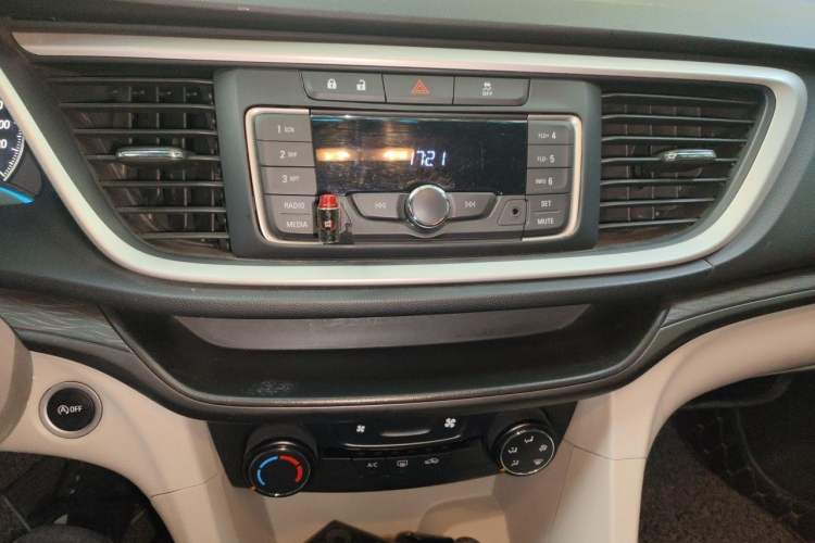 Used Buick GT 2015 15N Automatic Elite Version Audio And AC Panel