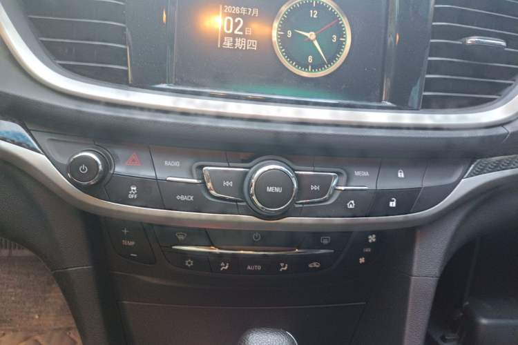 Used Buick GT 2015 15N Automatic Deluxe Edition Audio And AC Panel