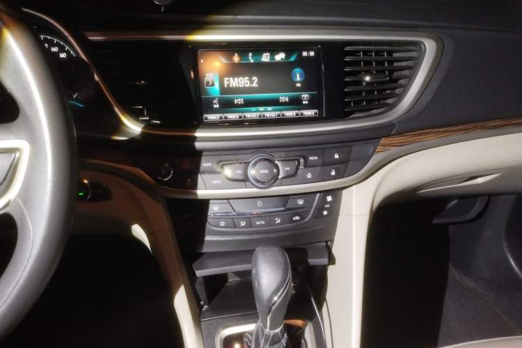 Used Buick GT 2015 15N Automatic Deluxe Edition Audio And AC Panel