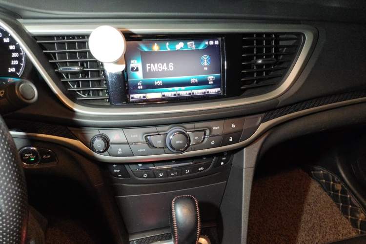 Used Buick GT 2015 15N Automatic Deluxe Edition Audio And AC Panel