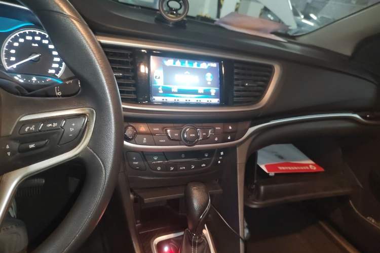 Used Buick GT 2015 18T Dual-Clutch Luxury Model Audio And AC Panel
