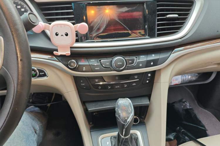 Used Buick GT 2015 15N Automatic Deluxe Edition Audio And AC Panel