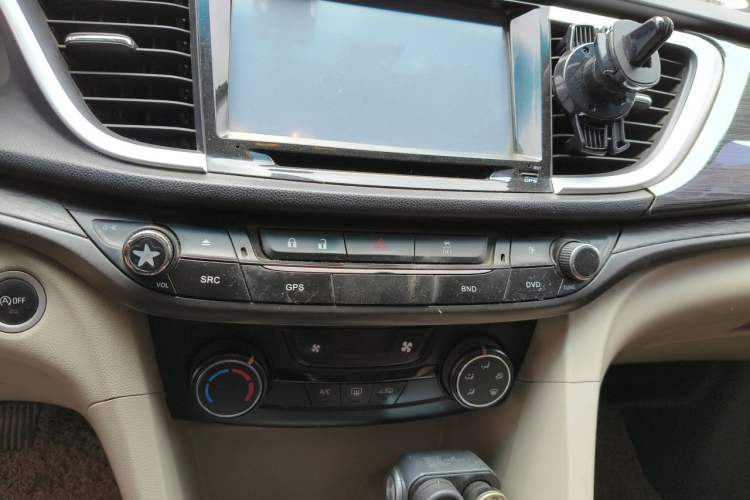 Used Buick GT 2015 15N Manual Elite Edition Audio And AC Panel