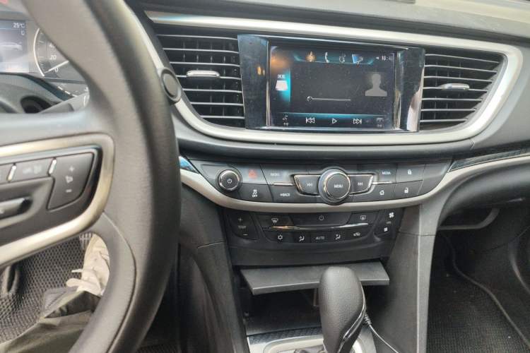Used Buick GT 2015 15N Automatic Deluxe Edition Audio And AC Panel