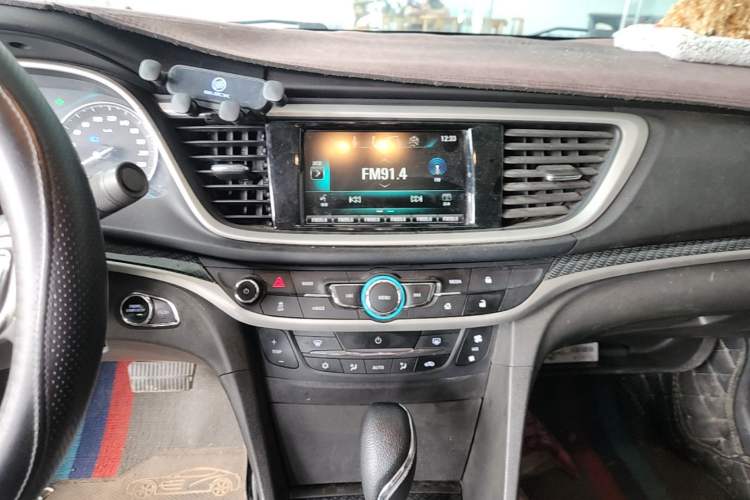 Used Buick GT 2015 15N Automatic Deluxe Edition Audio And AC Panel