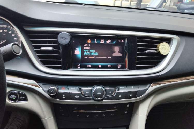Used Buick GT 2015 15N Automatic Deluxe Edition Audio And AC Panel