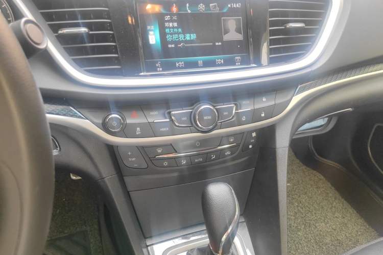 Used Buick GT 2015 15N Automatic Deluxe Edition Audio And AC Panel