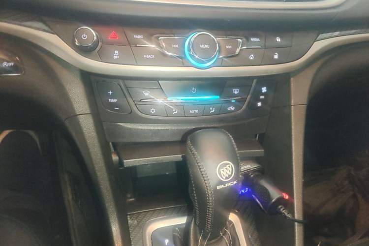 Used Buick GT 2015 15N Automatic Deluxe Edition Audio And AC Panel