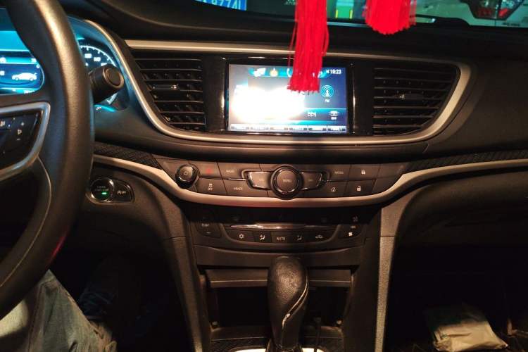 Used Buick GT 2015 15N Automatic Deluxe Edition Audio And AC Panel