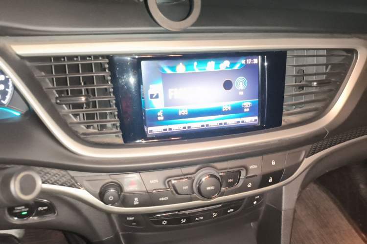 Used Buick GT 2015 15N Automatic Deluxe Edition Audio And AC Panel