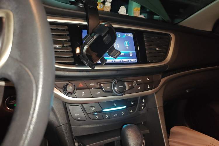 Used Buick GT 2015 15N Automatic Deluxe Edition Audio And AC Panel