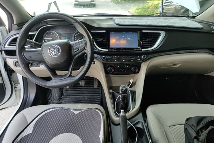 Used Buick GT 2015 15N Manual Entry-Level Trim Center Console