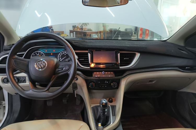 Used Buick GT 2015 15N Manual Entry-Level Trim Center Console