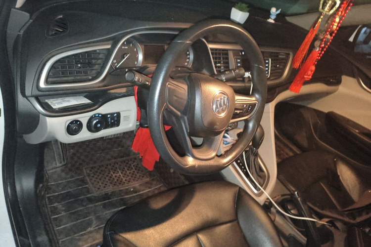 Used Buick GT 2015 15N Automatic Elite Version Center Console