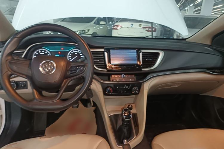 Used Buick GT 2015 15N Manual Entry-Level Trim Center Console
