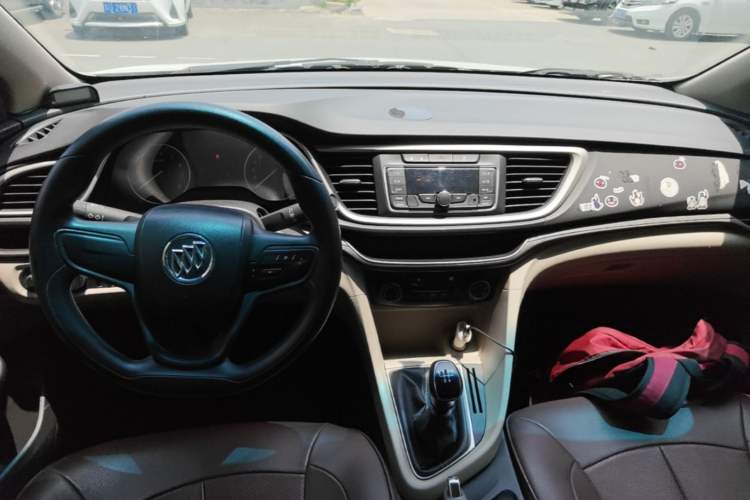 Used Buick GT 2015 15N Manual Entry-Level Trim Center Console