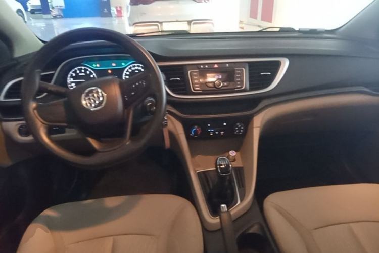 Used Buick GT 2015 15N Manual Entry-Level Trim Center Console